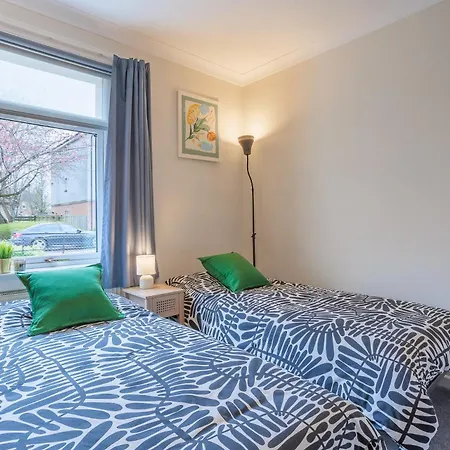 Stylish Two Bedroom Apartment With Private Parking Perth Exterior photo