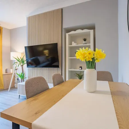Stylish Two Bedroom Apartment With Private Parking Perth Exterior photo