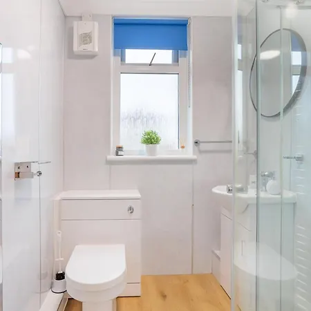 Stylish Two Bedroom Apartment With Private Parking Perth Exterior photo