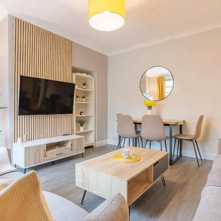 Stylish Two Bedroom Apartment With Private Parking Perth Exterior photo