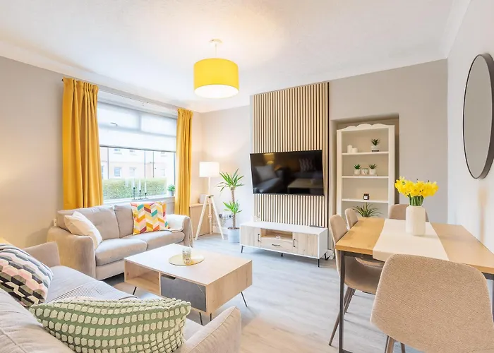 Stylish Two Bedroom Apartment With Private Parking