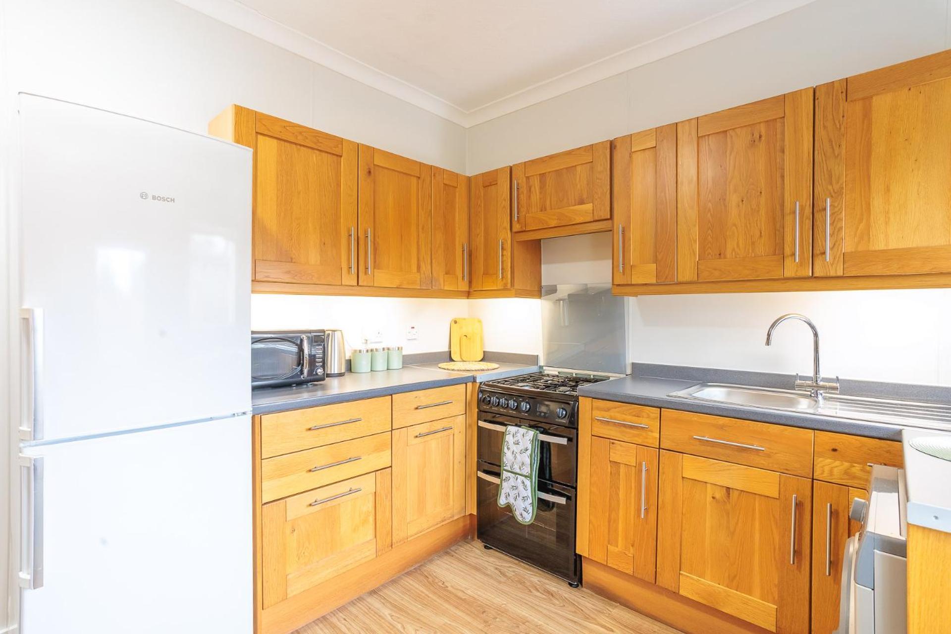 Stylish Two Bedroom With Private Parking * Perth