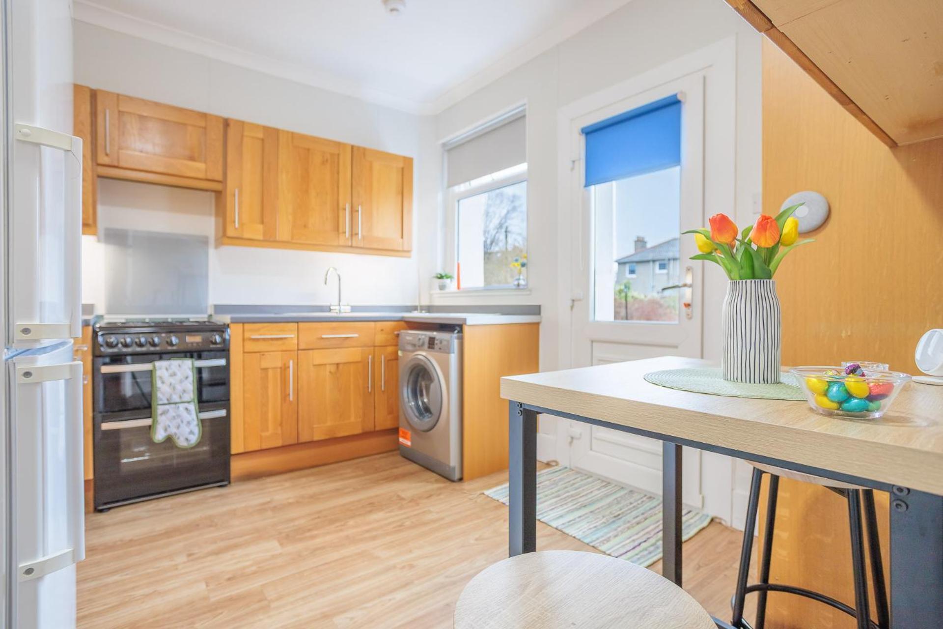 Stylish Two Bedroom With Private Parking Apartment Perth