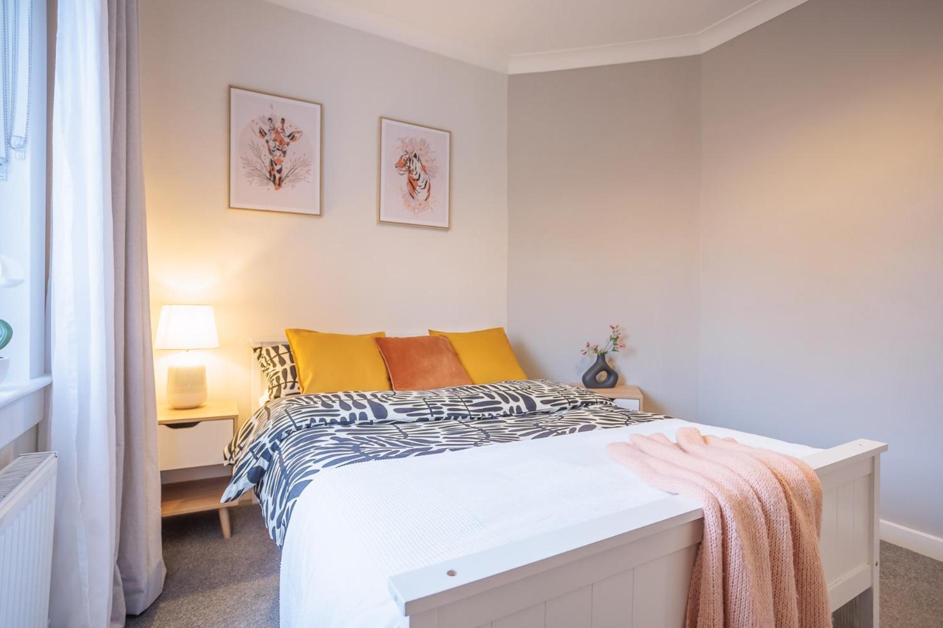 Apartment Stylish Two Bedroom With Private Parking