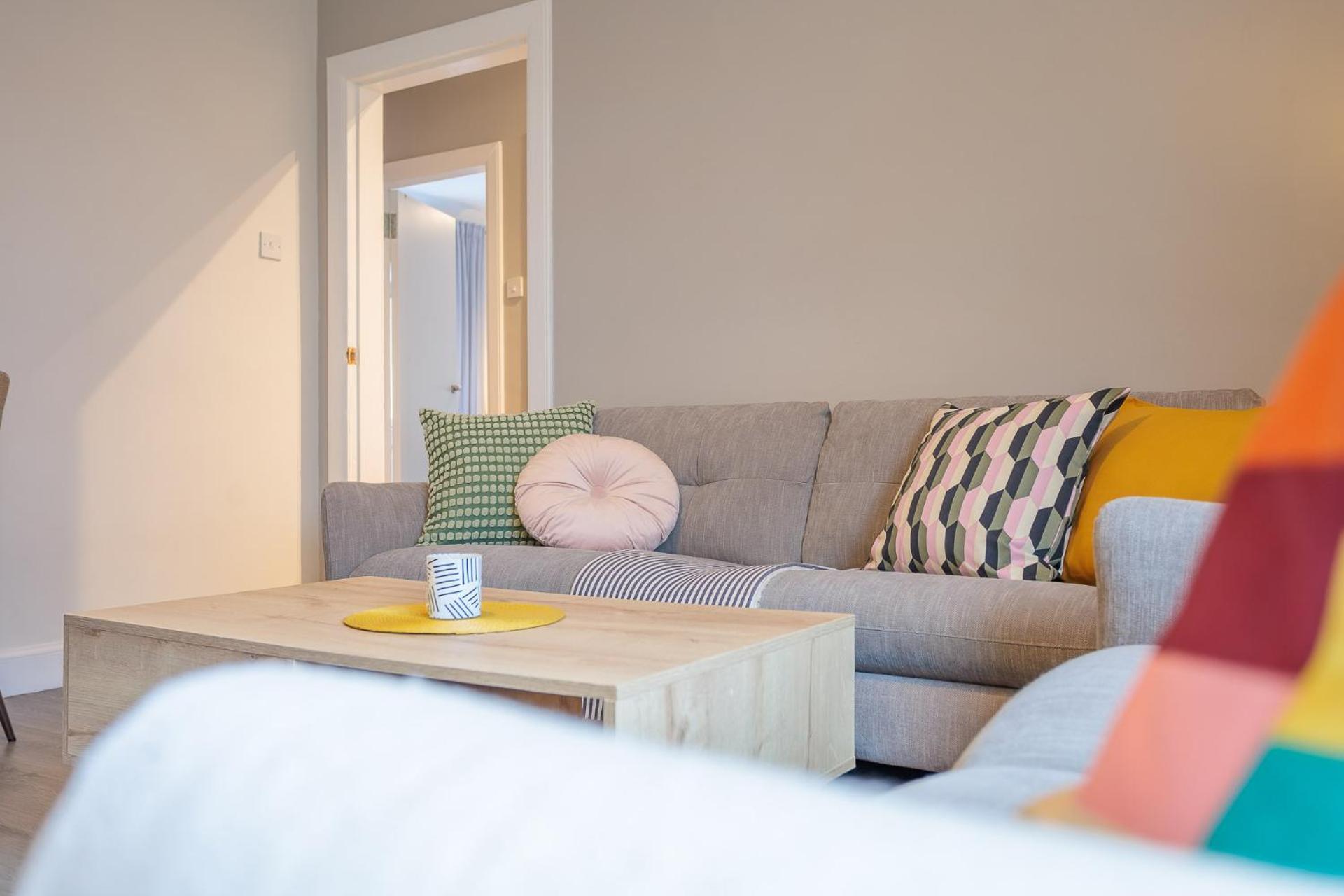 Stylish Two Bedroom With Private Parking Apartment Perth